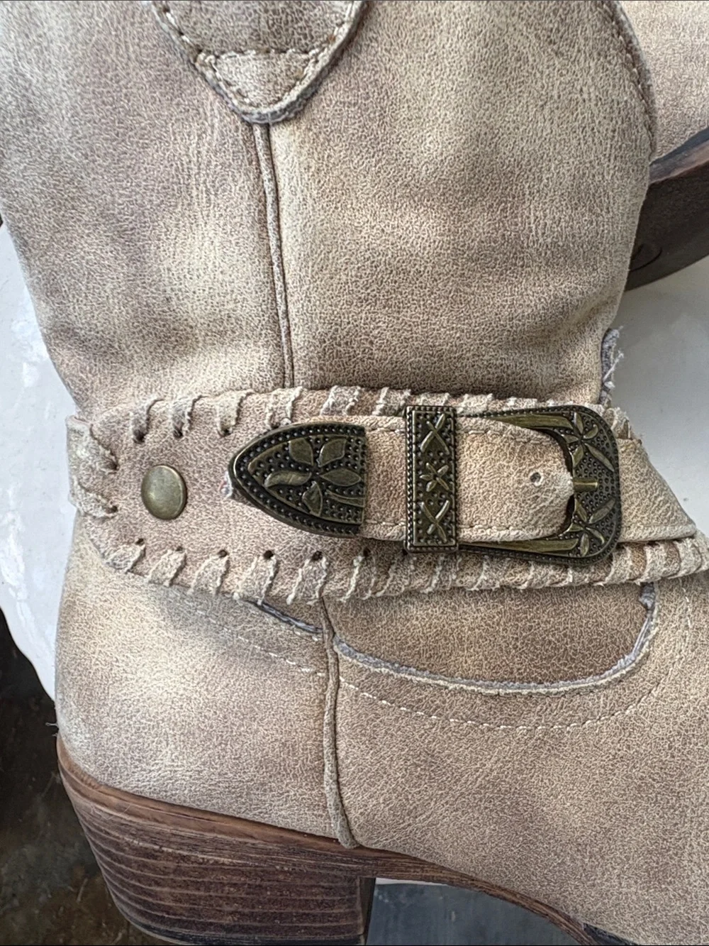 Roper Beige Suede Western Boho SideZip Distressed Ankle Booties SZ 8.5